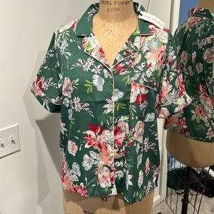 Cupcakes and cashmere button down floral top